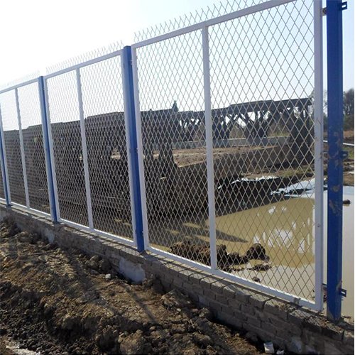 Welded Wire Mesh Fence